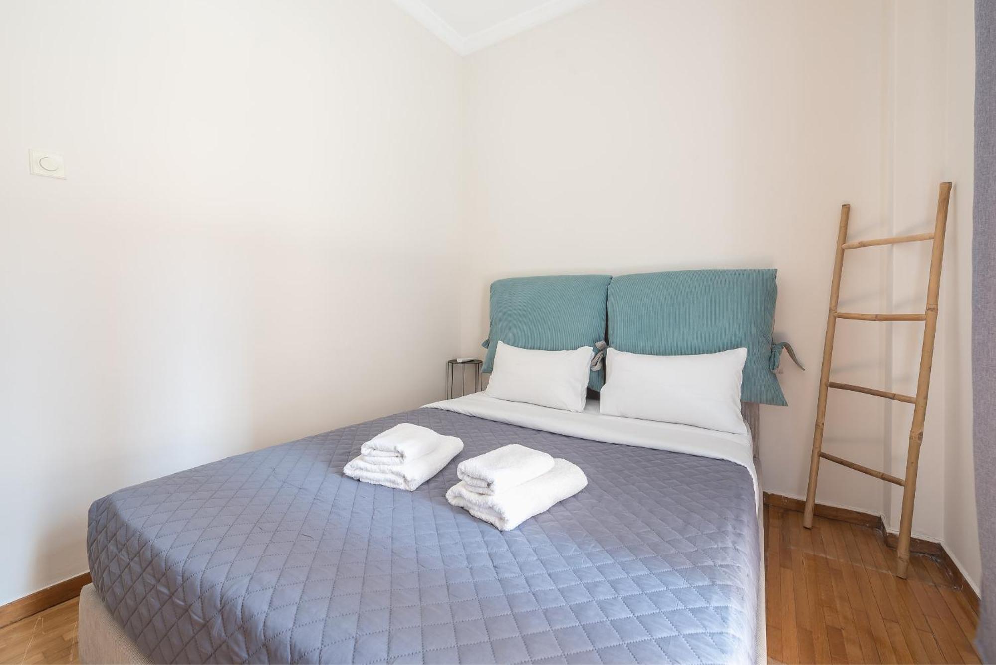 Stylish 2 Bd Urban Retreat Near Panormou Metro Apartment Athena Bagian luar foto