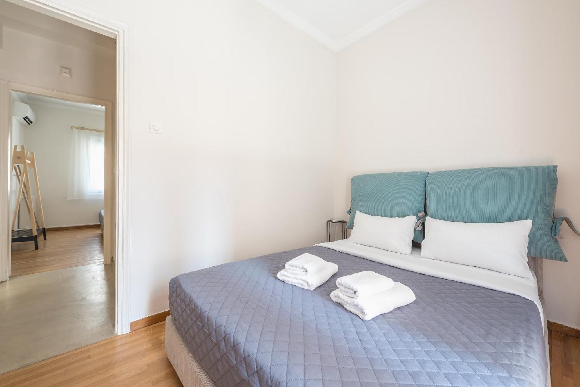 Stylish 2 Bd Urban Retreat Near Panormou Metro Apartment Athena Bagian luar foto