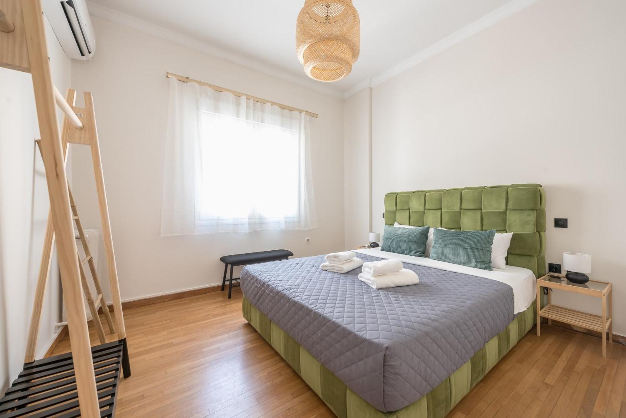 Stylish 2 Bd Urban Retreat Near Panormou Metro Apartment Athena Bagian luar foto