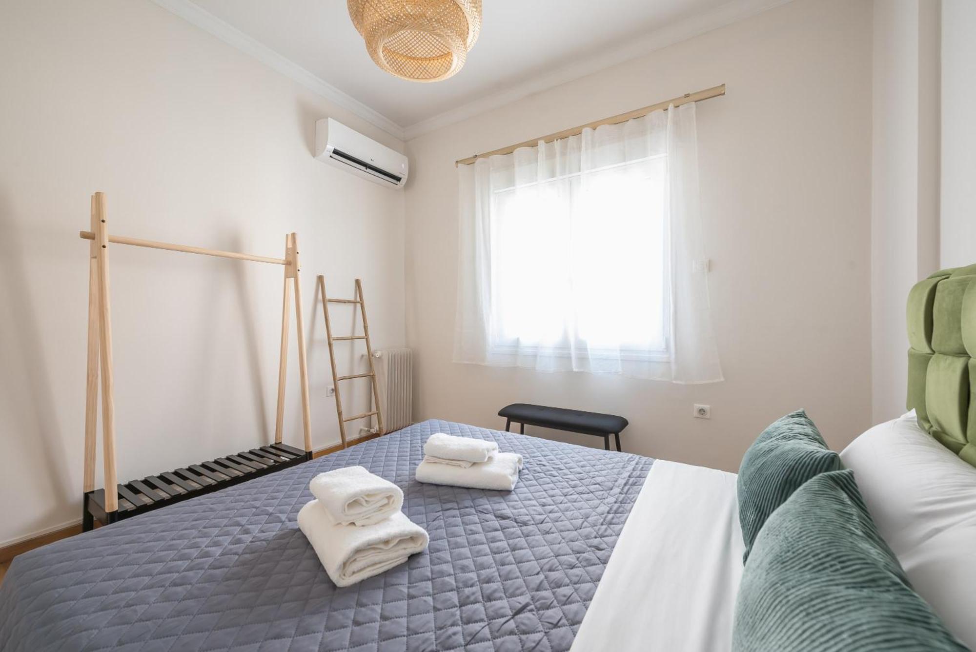 Stylish 2 Bd Urban Retreat Near Panormou Metro Apartment Athena Bagian luar foto