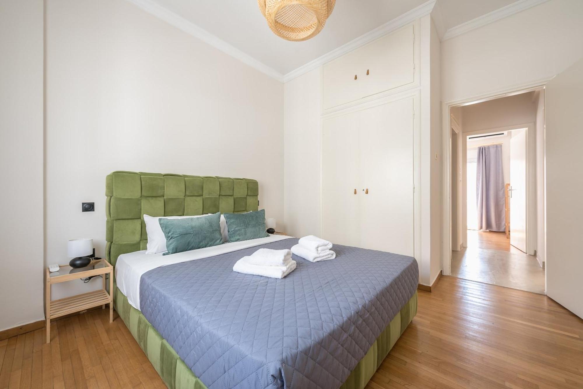 Stylish 2 Bd Urban Retreat Near Panormou Metro Apartment Athena Bagian luar foto