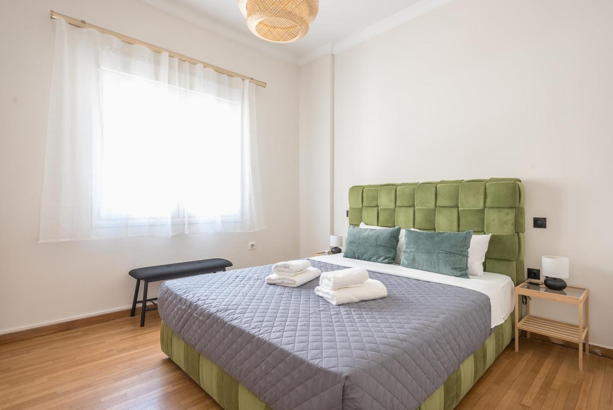 Stylish 2 Bd Urban Retreat Near Panormou Metro Apartment Athena Bagian luar foto